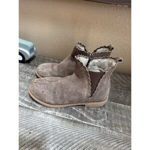 L’amour Girls Nicola Scalloped Chelsea Boot Size 13
